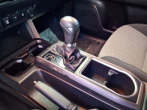 Used 2021 Toyota Tacoma TRD Off-Road w/ Technology Package image 16