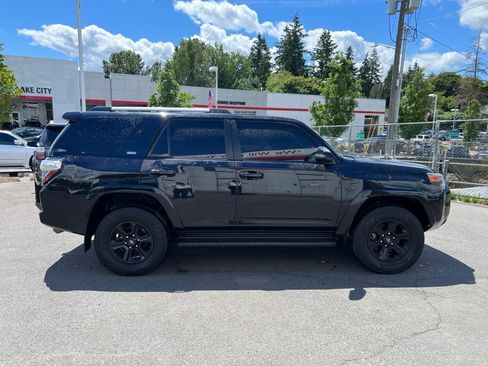 Certified 2022 Toyota 4Runner SR5 Premium w/ Moonroof Package AWD/4WD image 3