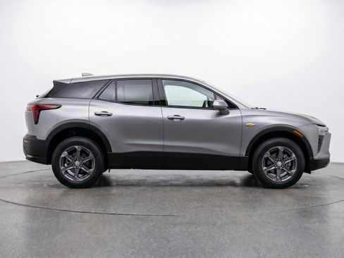 Used 2025 Chevrolet Blazer LT FWD image 11