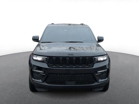 Certified 2024 Jeep Grand Cherokee Limited w/ Black Appearance Package image 3