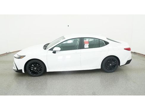 New 2026 Toyota Camry SE image 3