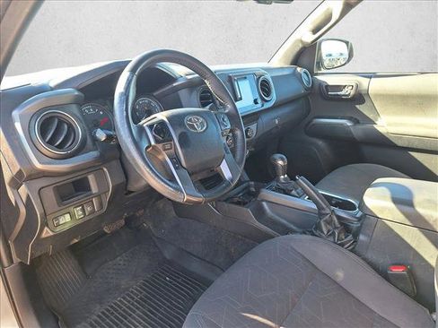 Used 2019 Toyota Tacoma TRD Sport image 9