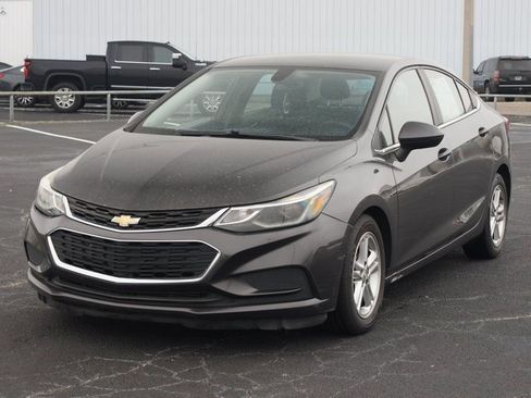 Used 2017 Chevrolet Cruze LT w/ Convenience Package image 2