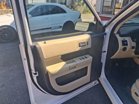 Used 2013 Ford Flex SEL FWD image 8