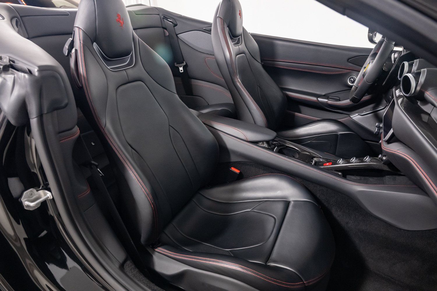 Used 2019 Ferrari Portofino RWD image 34