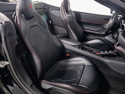 Used 2019 Ferrari Portofino RWD image 34