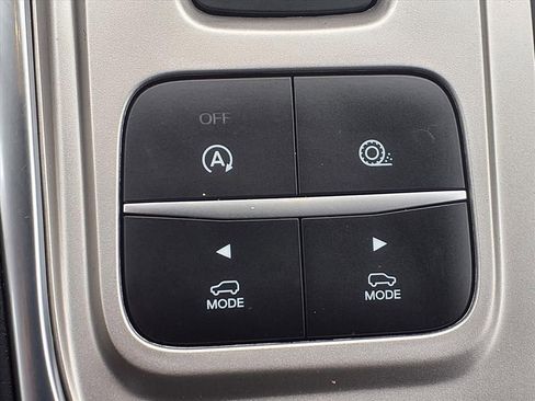 Used 2020 Ford Explorer XLT w/ Equipment Group 202A image 10