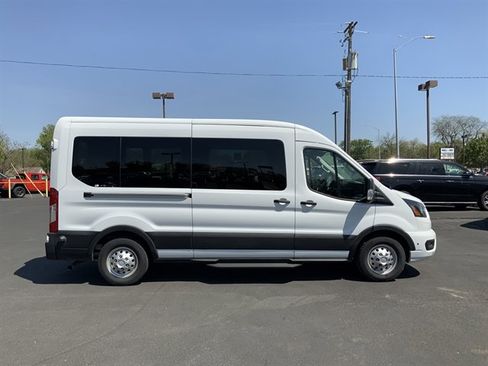 Used 2024 Ford Transit 350 XLT image 4