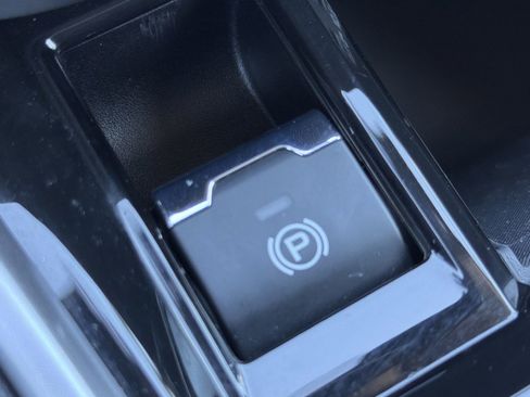 Certified 2025 Subaru Outback Premium image 29