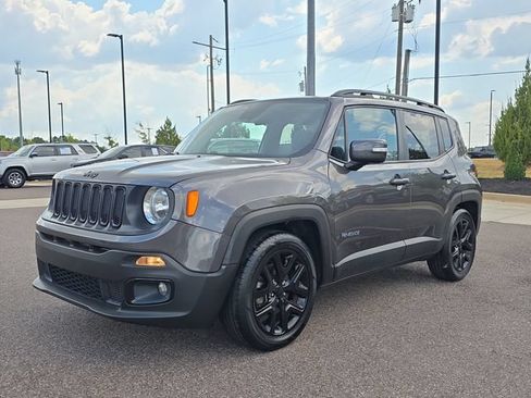 Used 2018 Jeep Renegade Altitude FWD image 7