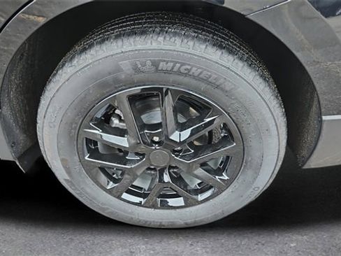 Used 2023 Chevrolet Equinox LT image 18