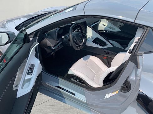 Used 2024 Chevrolet Corvette Stingray Preferred Conv w/ Z51 Performance Package RWD image 11