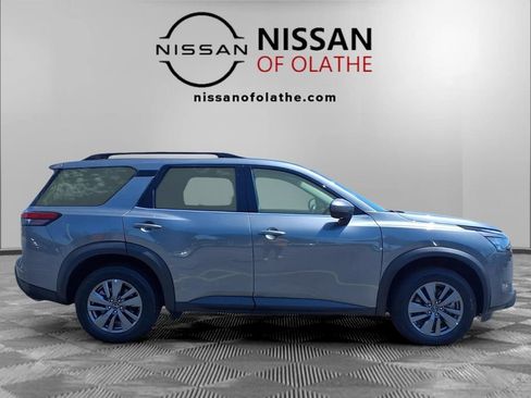 Used 2024 Nissan Pathfinder SV FWD image 28