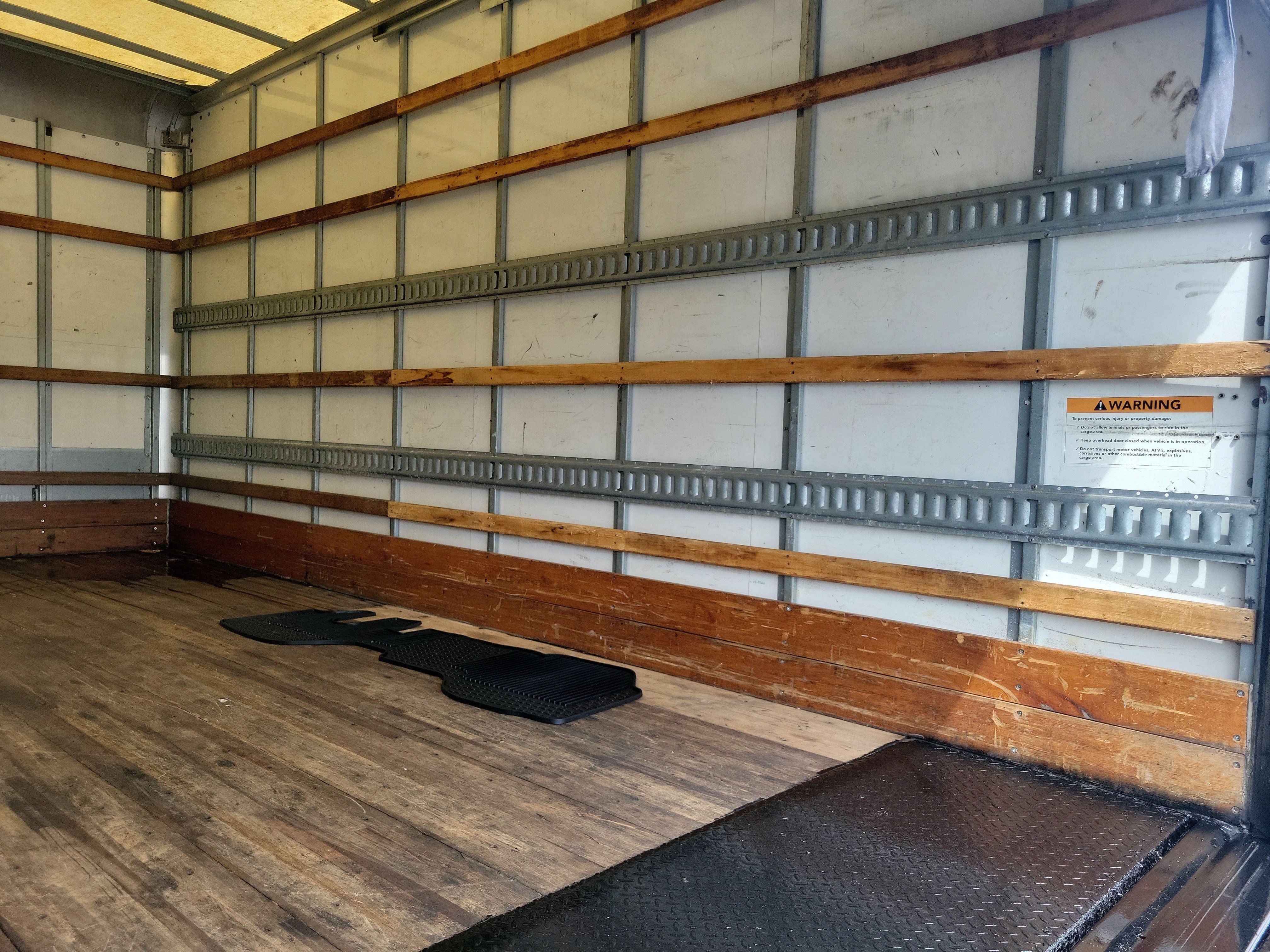 Used 2018 Isuzu NPR RWD image 19