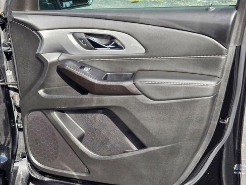 Used 2023 Chevrolet Traverse LT image 5