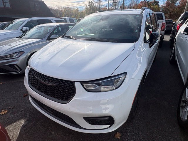 Used 2025 Chrysler Pacifica Limited FWD image 11