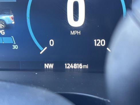 Used 2022 Ford F150 Lariat w/ Equipment Group 501A Mid image 22