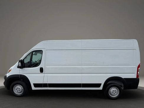 Used 2025 RAM ProMaster 2500 w/ Convenience Group FWD image 3