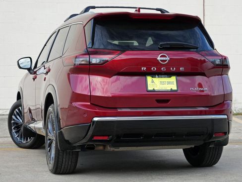 Used 2025 Nissan Rogue Platinum w/ Platinum Premium Package FWD image 5