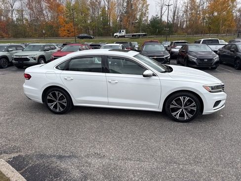 Used 2021 Volkswagen Passat 2.0T SE image 15