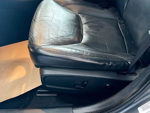 Used 2011 Chrysler 300 Limited RWD image 17