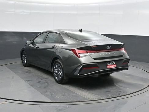 Used 2024 Hyundai Elantra SEL image 10