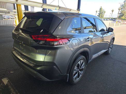 Used 2023 Nissan Rogue SV image 5