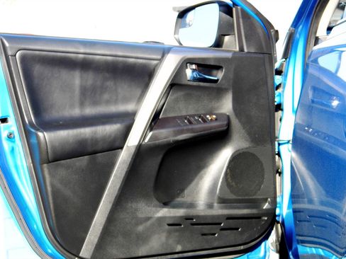 Used 2017 Toyota RAV4 XLE image 19