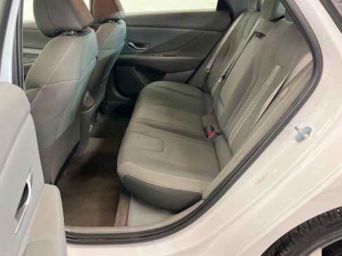 Used 2025 Hyundai Elantra SEL FWD image 22