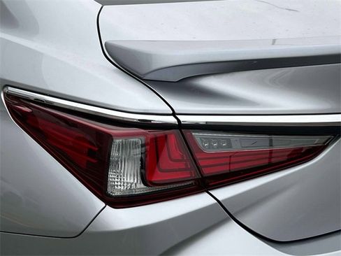 Certified 2023 Lexus ES 350 w/ Premium Package image 15