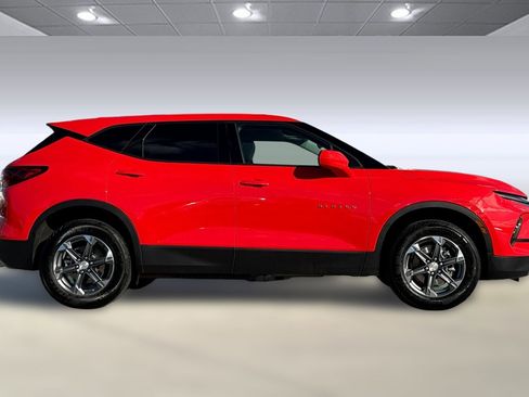 Used 2025 Chevrolet Blazer LT image 2