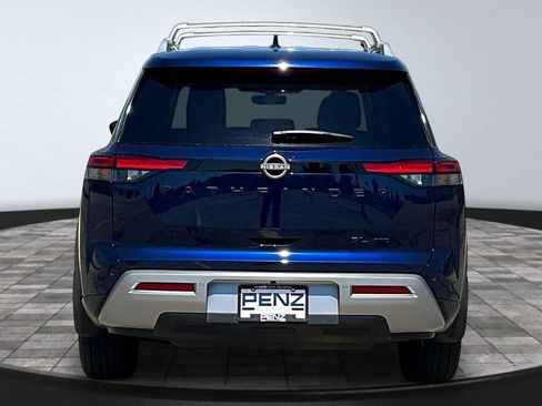 Used 2025 Nissan Pathfinder SL w/ Black Appearance Package AWD/4WD image 6
