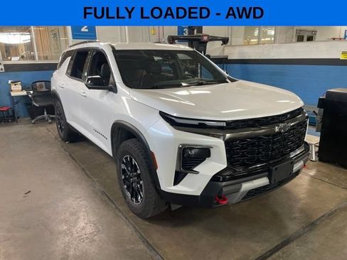 Used 2025 Chevrolet Traverse Z71 w/ Enhanced Driving Package AWD/4WD image 3