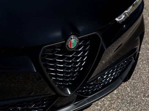 New 2025 Alfa Romeo Tonale w/ Premium Package image 16