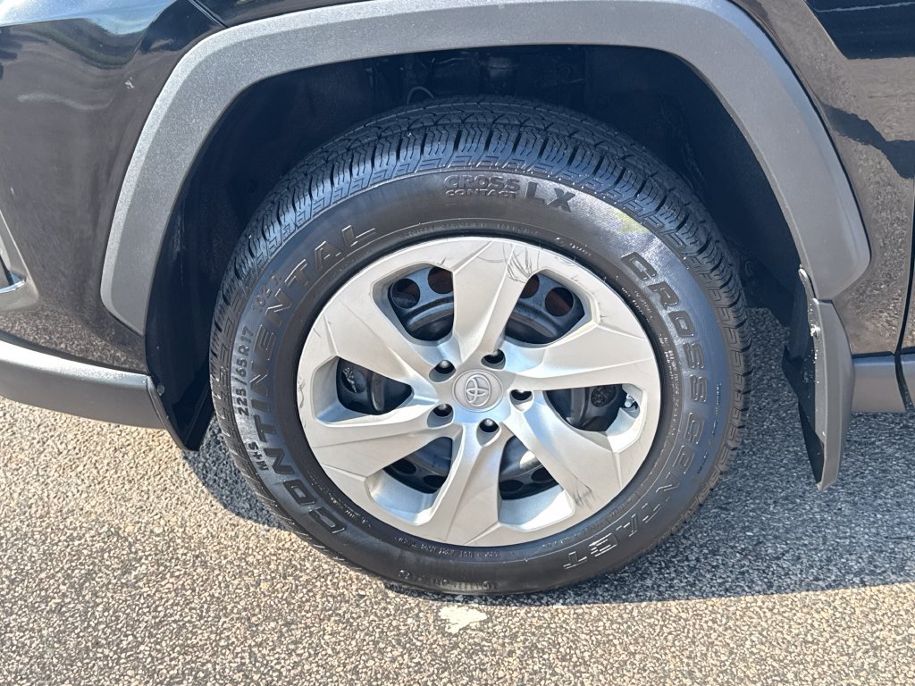 Used 2021 Toyota RAV4 LE AWD/4WD image 39