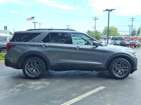 Certified 2025 Ford Explorer ST-Line w/ ST-Line Street Pack AWD/4WD image 3