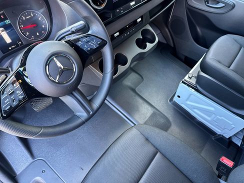 Used 2025 Mercedes-Benz Sprinter 2500 image 10