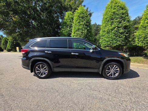 Used 2019 Toyota Highlander XLE AWD/4WD image 6