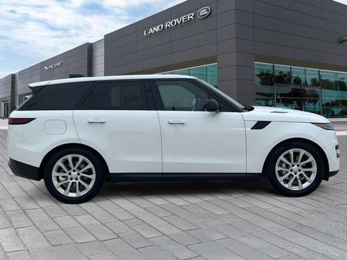 Used 2025 Land Rover Range Rover Sport SE AWD/4WD image 6