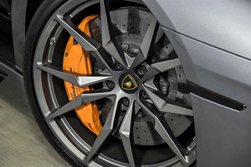 Used 2015 Lamborghini Aventador LP 700-4 AWD/4WD image 3