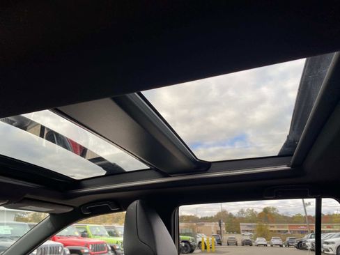 Used 2022 Toyota RAV4 XSE w/ Premium Package image 13