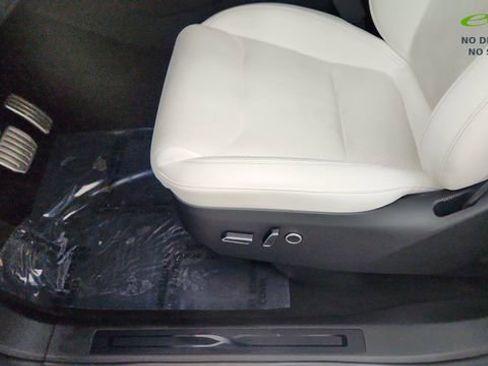 Used 2022 Tesla Model X AWD/4WD image 36