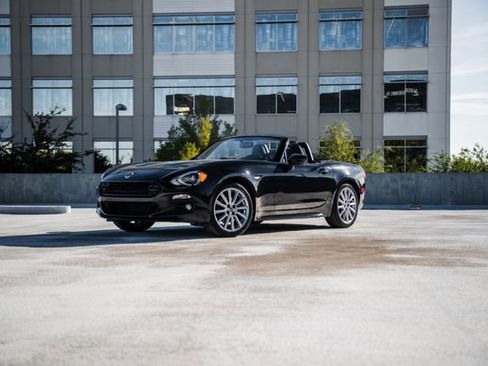 Used 2017 FIAT 124 Spider Lusso image 41