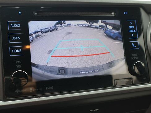 Used 2019 Toyota Tacoma TRD Off-Road w/ Technology Package AWD/4WD image 30