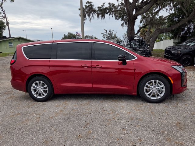 New 2027 Chrysler Pacifica Select FWD image 9