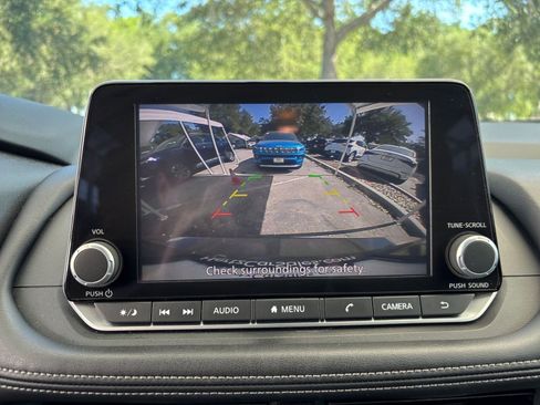 Used 2025 Nissan Rogue SV FWD image 25