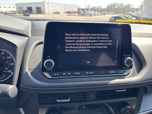 Certified 2025 Nissan Rogue SV FWD image 19