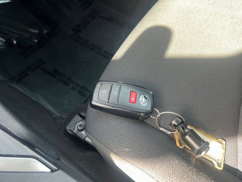 Used 2025 Toyota Corolla Cross LE image 22