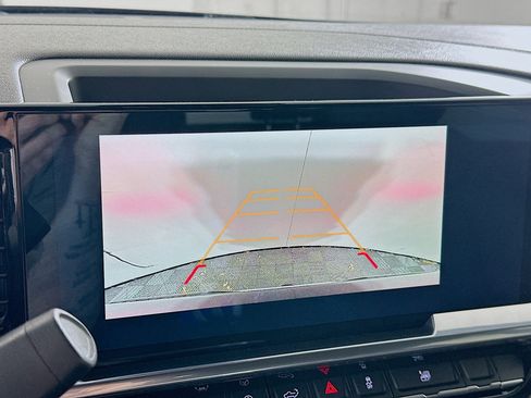 Used 2023 Chevrolet Silverado 1500 LT image 23