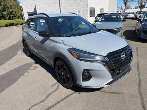 Used 2024 Nissan Kicks SR w/ SR Premium Package FWD image 7